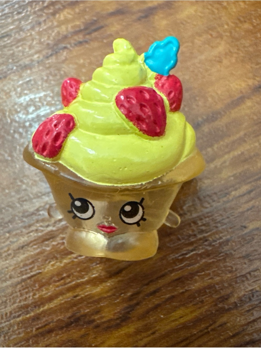 Shopkins season 2 exclusive “strawberries and cream”